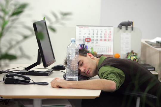 Po vakarėlio sopa galvą? Štai ką turite daryti