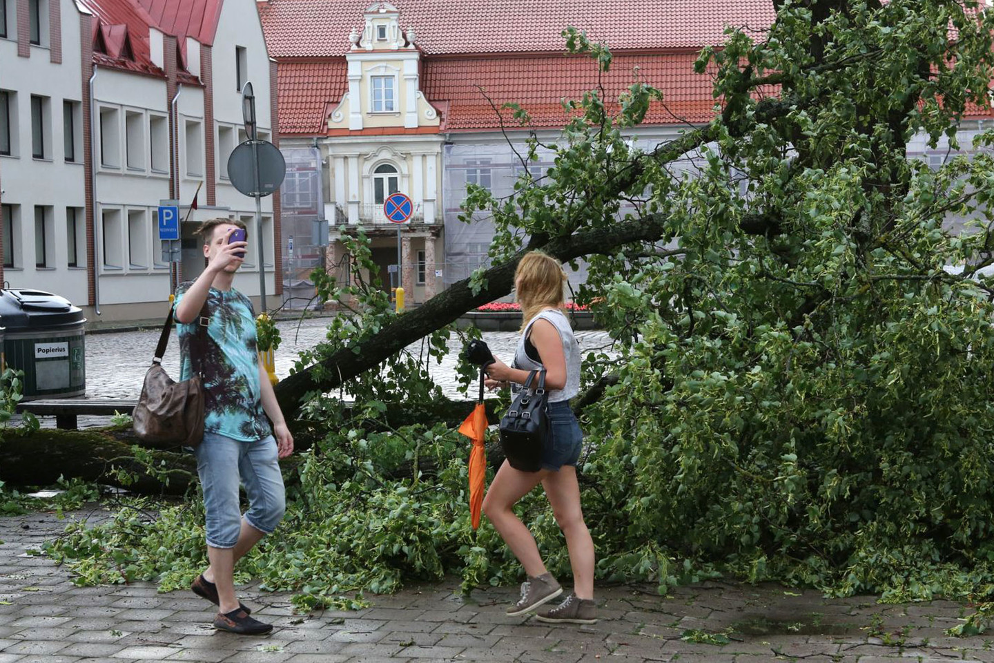 Savaitgalį Lietuvoje orai bus permainingi, daug kur pūs labai stiprus vėjas.<br>M. Patašiaus nuotr.