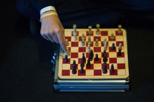 Neįtikėtina istorija: kaip apsukruolis du kartus apmovė visą šachmatų pasaulį