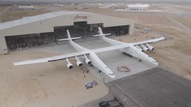 Pagaliau viešai parodė didžiausią lėktuvą pasaulyje