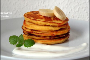 Varškės ir bananų blyneliai, kuriuos įvertino visa šeima