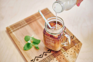 Šaltai brandinta kava: ruoškite ją vakare, mėgaukitės ryte