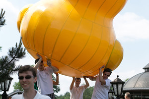 Vilnelę užtvindys dėl vaikų svajonių plaukiantys guminiai ančiukai