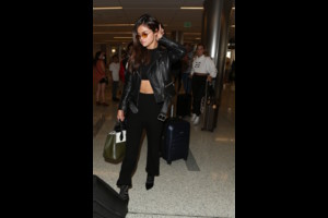 Paprastai, bet ne prastai: pasipuošusi Selena Gomez skubėjo pas naują širdies draugą  