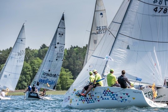 Įspūdingoje „Galvės taurėje 2017" sėkmė lydėjo Latvijos buriuotojus