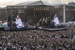 Teroras muzikos nenutildė: Ariana Grande su ryškiausiomis žvaigždėmis surengė šou Mančesteryje