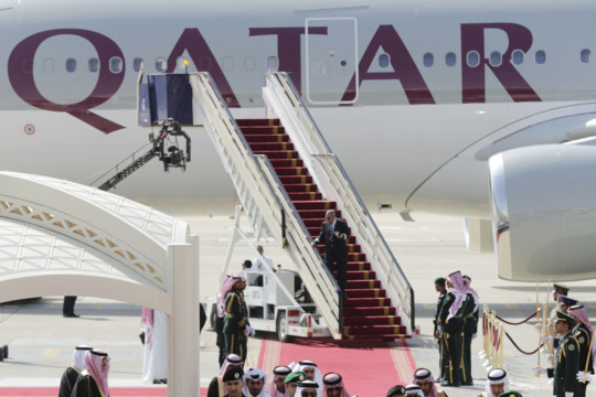 Keturios arabų valstybės nutraukia diplomatinius ryšius su Kataru