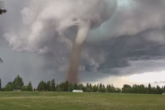 Kanadietis naudodamas „time lapse“ funkciją užfiksavo įspūdingą tornadą