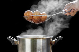 Verdate kiaušinius? Į vandenį įberkite sodos – rezultatas nustebins