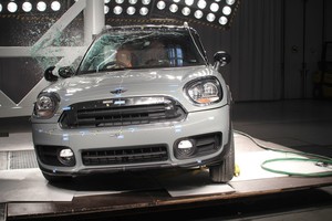 Saugumo testuose „Mini Countryman“ pakartojo pirmtako pasiekimą