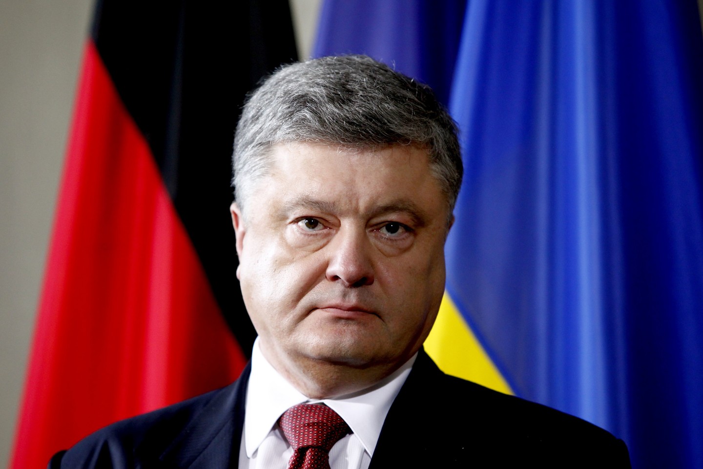 P.Porošenka pranešė pasirašęs įstatymą, kuriuo šalies televizijos įpareigojamos transliuoti ne mažiau 75 proc. turinio ukrainiečių kalba.
