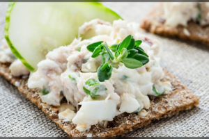 Nuostabi žuvies užtepėlė pirmoji išnyksta nuo vaišių stalo