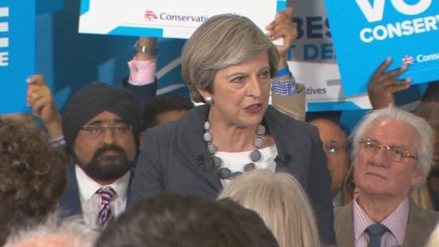 Theresa May: žmogaus teisės negali trukdyti kovai su terorizmu