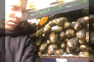 Saulių Prūsaitį prekybos centre nustebino lentynos su juodos spalvos batonu