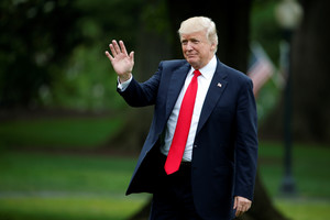 Intensyvėjant pastangoms spręsti Kataro krizę, Donaldas Trumpas paskambino jo emyrui