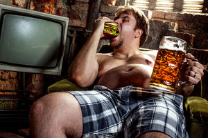 Atskleidė, ar iš tiesų vartodami alkoholį priaugsite svorio