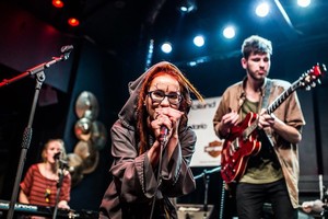 Išgirskite: grupė „Uprising Tree“ pristato ypatingos patirties įkvėptą debiutinę dainą