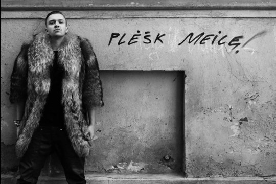 Išgirskite: „Rollikų" dainininkas Mantvydas Sabaitis į sceną grįžta smarkiai pasikeitęs