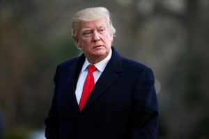 Donaldo Trumpo advokatas neigia buvusio FTB vadovo parodymus Senate, siūlo jį teisti