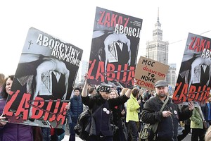 Varšuvos valdžią šantažuoja sekta?