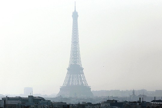 Moteris padavė savo šalį į teismą dėl nuodingo oro