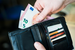 Artėjant atsiskaitymų permainoms: kiek grynųjų piniginėje nepamaišytų?