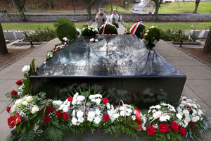 Prokurorai prašo sustiprinti J.Pilsudskio širdies kapo apsaugą