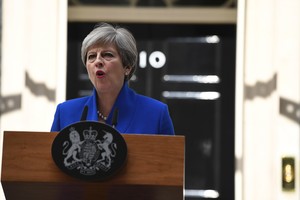 ES ragina Theresą May kuo greičiau pradėti „Brexit“ derybas