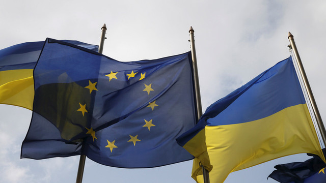 Rankomis trina ir lietuviai: ukrainiečiai į Europos Sąjungą pateks be vizos