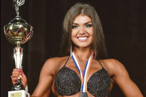 Atsidūrė karjeros kryžkelėje - bikinio įskaita atvėrė kultūristei kelią į profesionalus