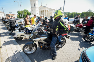Ypatinga motociklininkų dovana neregiams – kelionė švilpiant vėjui