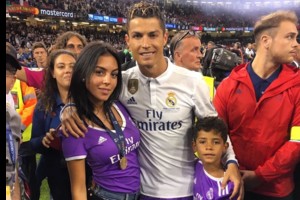 Paaiškėjo didžiausia Cristiano Ronaldo paslaptis: surogatinė motina jam pagimdė dvynukus
