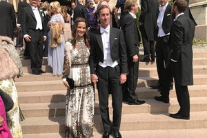 Medaus mėnuo baigėsi: Pippa Middleton su vyru dalyvavo itin prabangiose vestuvėse