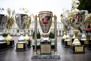 Kova dėl prezidentės taurės baigėsi: Vilniuje finišavo ralis „Aplink Lietuvą 2017“