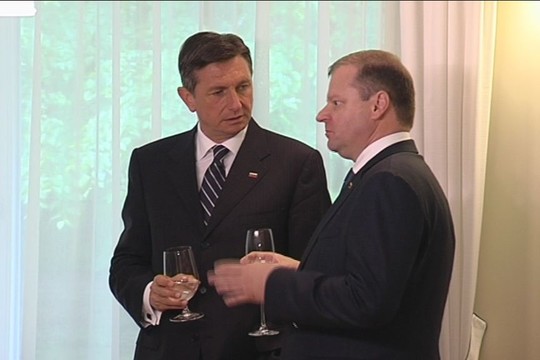 Turniškėse Saulius Skvernelis Slovėnijos prezidentą sutiko su vynu ir elniena 