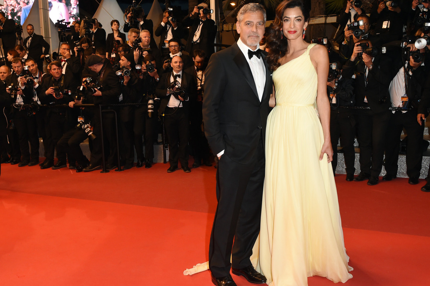 Holivudo žvaigždė George’as Clooney (56 m.) ir jo žmona, žmogaus teisių bylų advokatė Amal Clooney (39 m.) birželio 6-ąją susilaukė dvynių. <br> VidaPress nuotr.