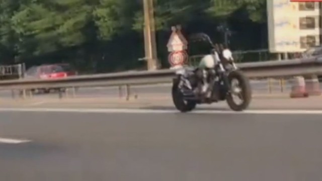 Paryžiaus greitkelyje užfiksuotas motociklas-vaiduoklis