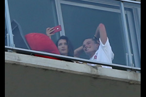 Žaizdos užgijo: modelis Bella Hadid jau šildosi naujo vaikino glėbyje