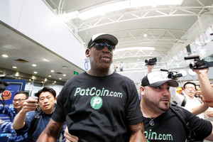 Dennisas Rodmanas vėl atvyko į Šiaurės Korėją: ar jį siuntė Donaldas Trumpas?