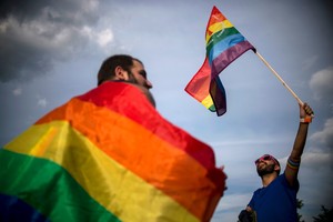 Kolumbijoje įteisinta pirma trijų vyrų santuoka