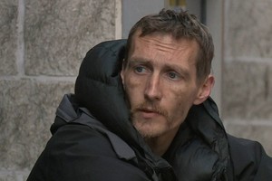 Vaikus gelbėjęs Mančesterio didvyris vis dar priverstas gyventi gatvėje