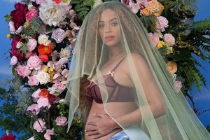 Pasaulis eina iš proto: ar Beyonce jau susilaukė dvynukų? 