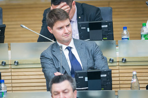 Seimas sukilo: nepritarė Savižudybių ir smurto prevencijos komisijos naikinimui