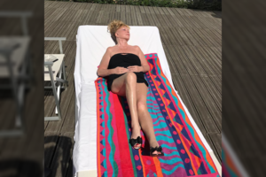 Jūrmaloje atostogaujanti 68-erių Ala Pugačiova nustebino nepriekaištinga išvaizda