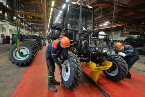 Minsko traktorių gamykloje – unikali pramoga technikos gerbėjams