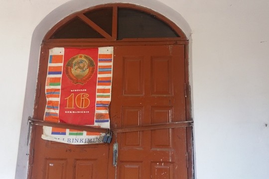 Dieveniškėse pasieniečiai surinko sovietinius plakatus