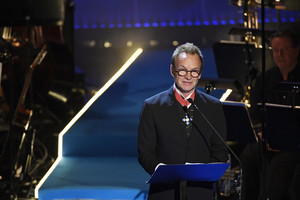 Pamatykite: atlikėjui Stingui Švedijos karalius įteikė ypatingą apdovanojimą