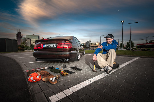 Išpuoselėtų automobilių vairuotojai parodė, ką slepia bagažinėse