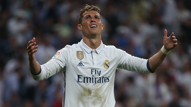 Cristiano Ronaldo įsiutęs ir grasina palikti Madrido „Real“