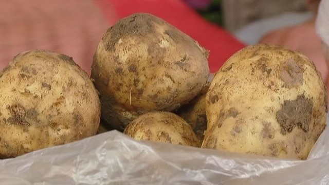 Lietuviškų bulvių kainą pamatęs pirkėjas: „Aš sotus būsiu pažiūrėjęs“